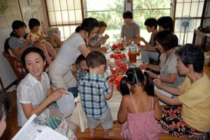 みんなで、いただきました。小さいお客さまは、２代目です。